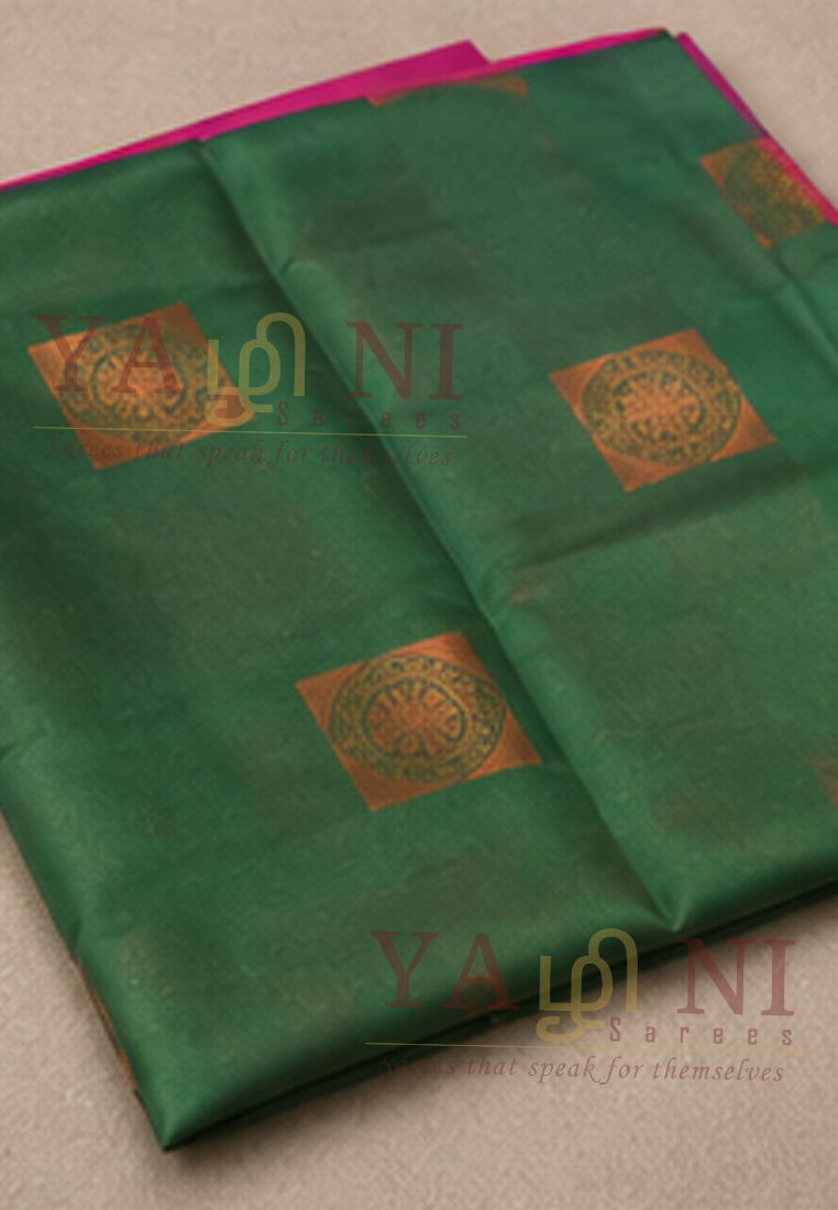 Emerald Green Soft Silk Saree with Pink Brocade Pallu & Antique Gold Motifs - Image 3